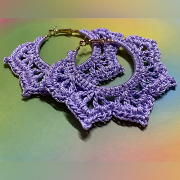 CROCHET FLORAL LACE HOOP EARRINGS- LILAC - Picture 2 of 3